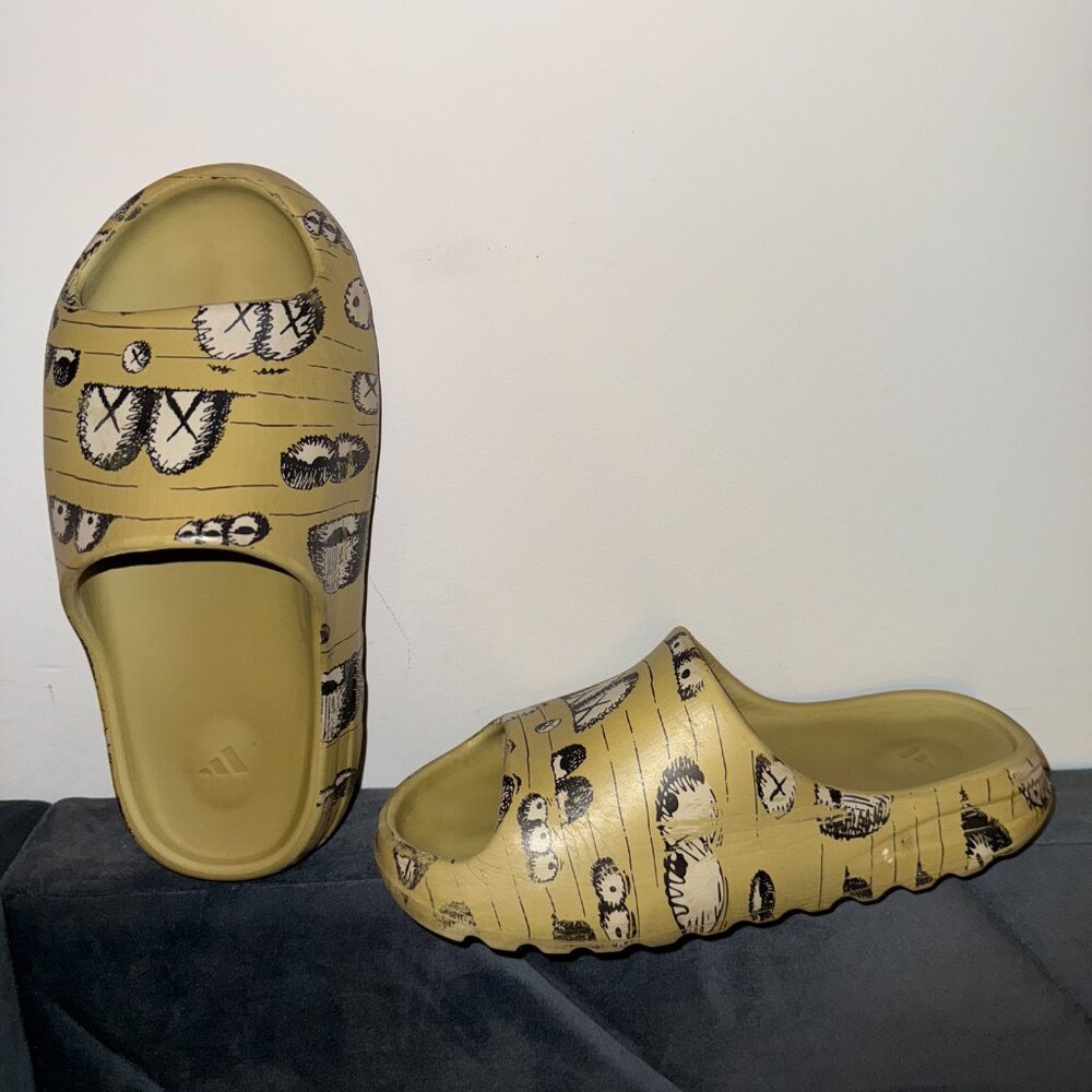 Sandals - Picture 2 of 4